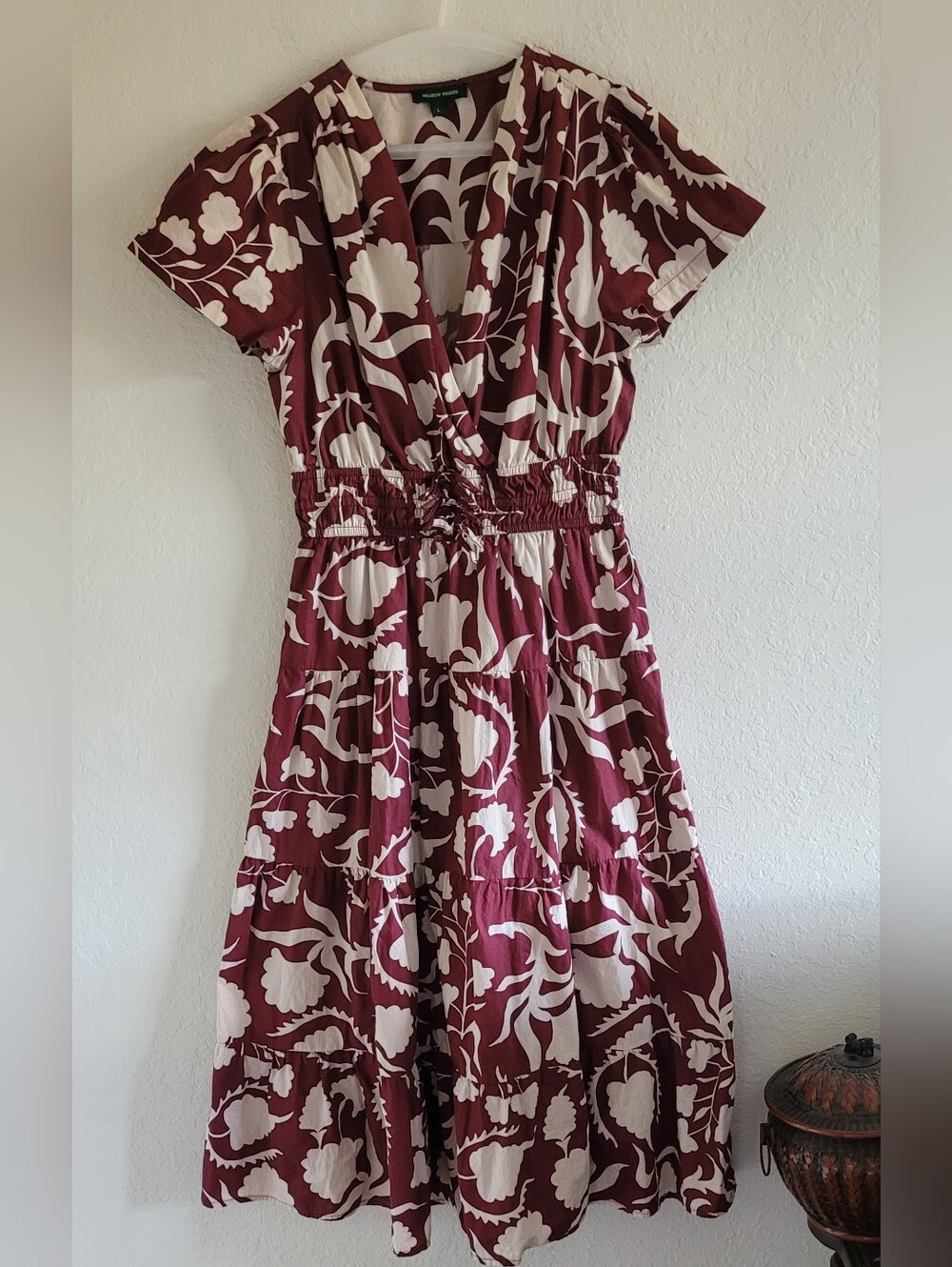 Meadow Rhodes Floral V-Neck Midi Dress in Maroon and Cream. Size L. Like New